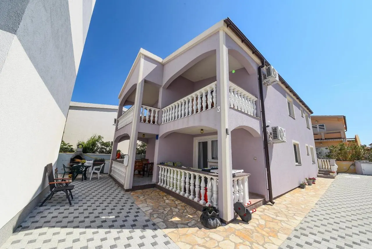 Διαμέρισμα Apartmani Por Vir