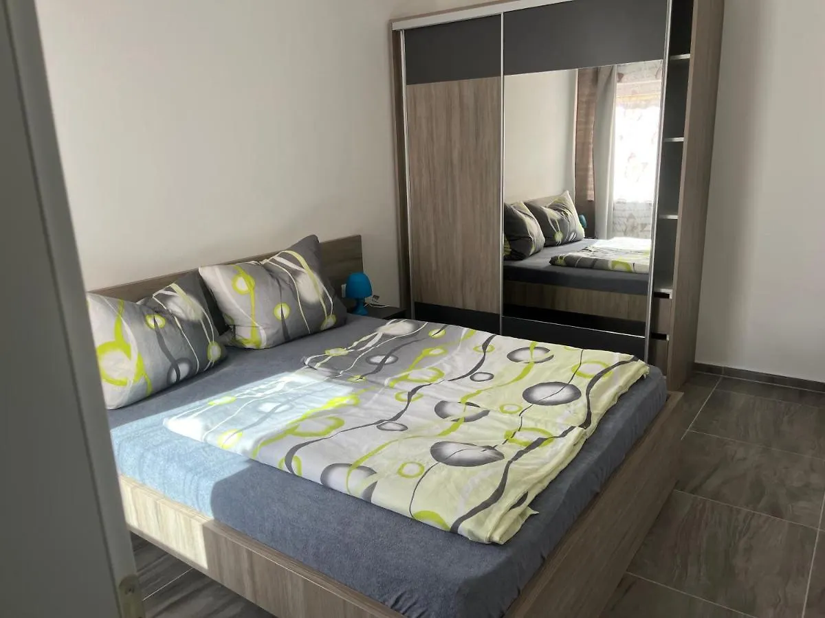 Apartmani Por Vir