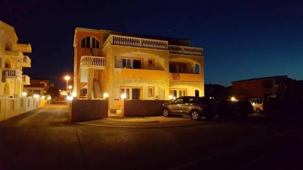 Apartmani Por Vir